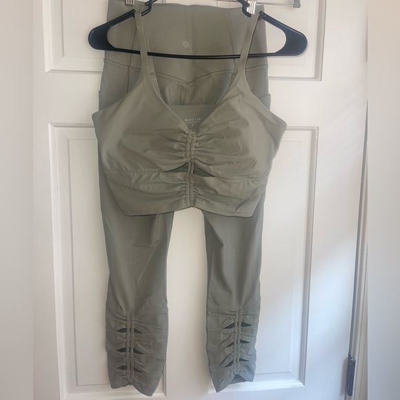 Athleta sports bra / top, size medium, light green - Picture 3 of 3